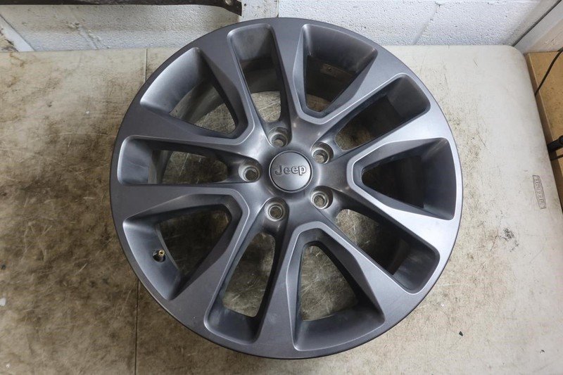 2016-2022 Jeep Grand Cherokee OEM 20x8 Single Wheel Assembly 5XL06TRMAA