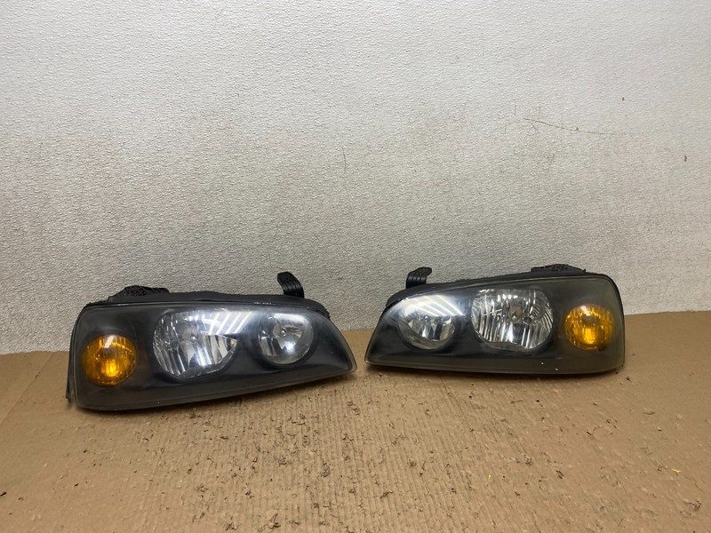 2004 2005 2006 Hyundai Elantra Left+Right Set Halogen Headlights T8051 DW