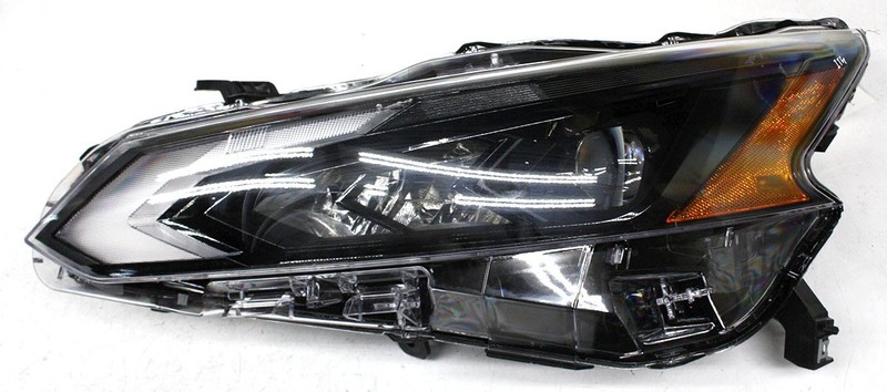 OEM Left Driver Side Headlamp For Nissan Altima 26060-9HF1A