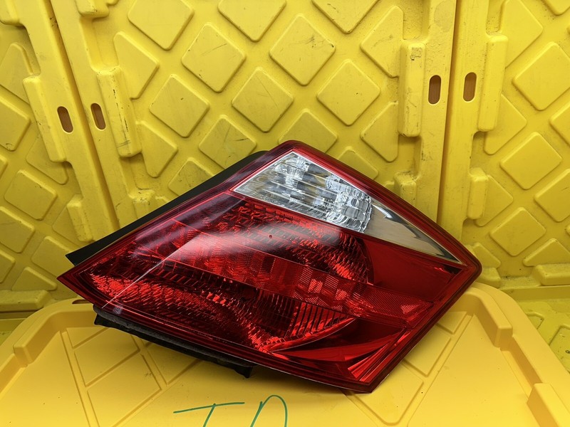 2008-2012 HONDA ACCORDRight passenger Taillight OEM