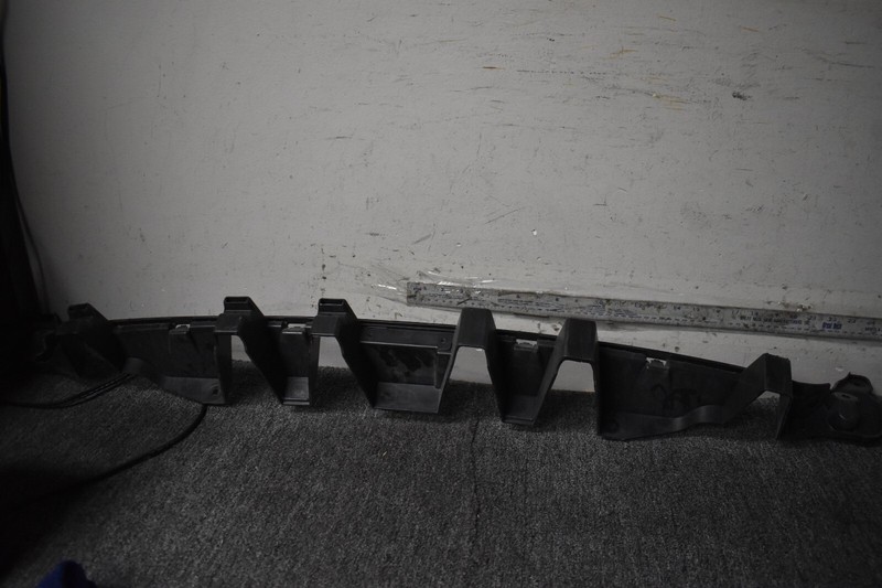 2017-2019 JAGUAR F PACE REAR BUMPER BRACKET RETAINER FACTORY OEM