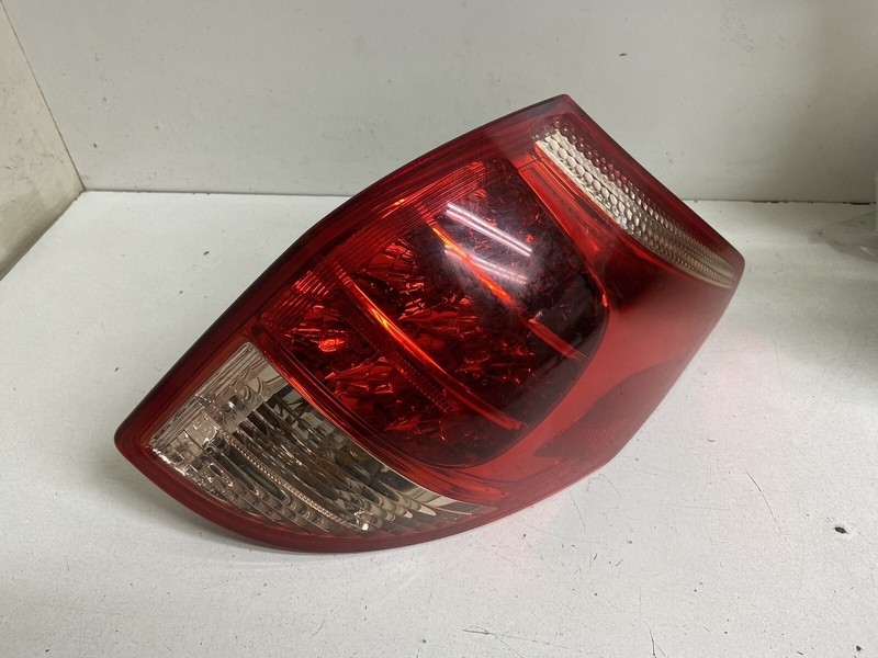 2006-2008 Toyota RAV4 Right Passenger Tail Light Lamp Taillight Taillamp