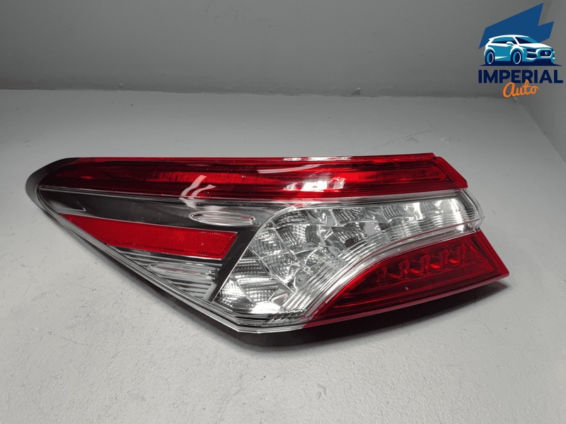 2018-2019 Toyota Camry XSE Rear Driver Side Outer Taillight Tail Light Lamp OEM