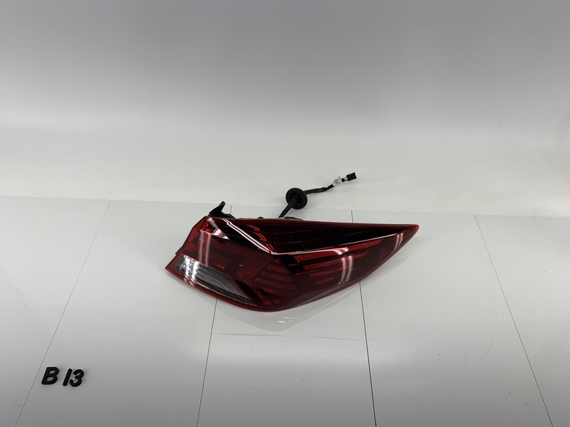 19-20 HYUNDAI ELANTRA REAR RIGHT SIDE OUTER TAIL LIGHT BRAKE STOP LAMP OEM