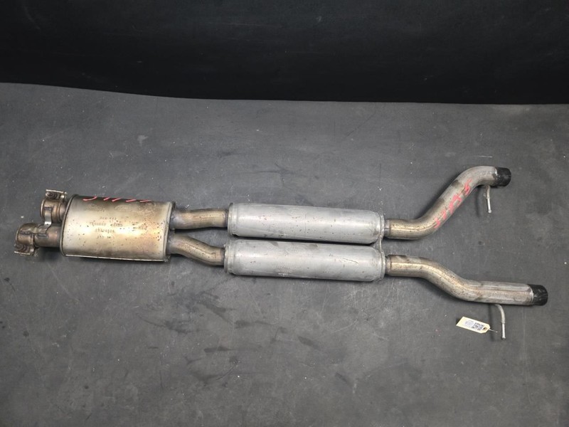 Front Exhaust Muffler 2018 Land Rover Range Rover Velar LR092846 2019 2020