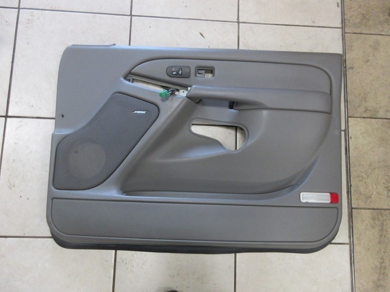 03-06 GM Tahoe Yukon Sierra OEM Right Passenger Door Trim Panel 15290232