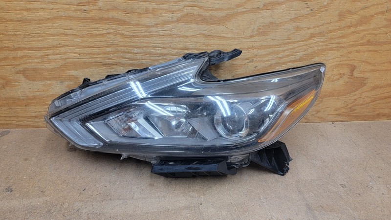 2016 2017 2018 Nissan Altima Smoked Headlight Driver Left LH Halogen OEM DAMAGED