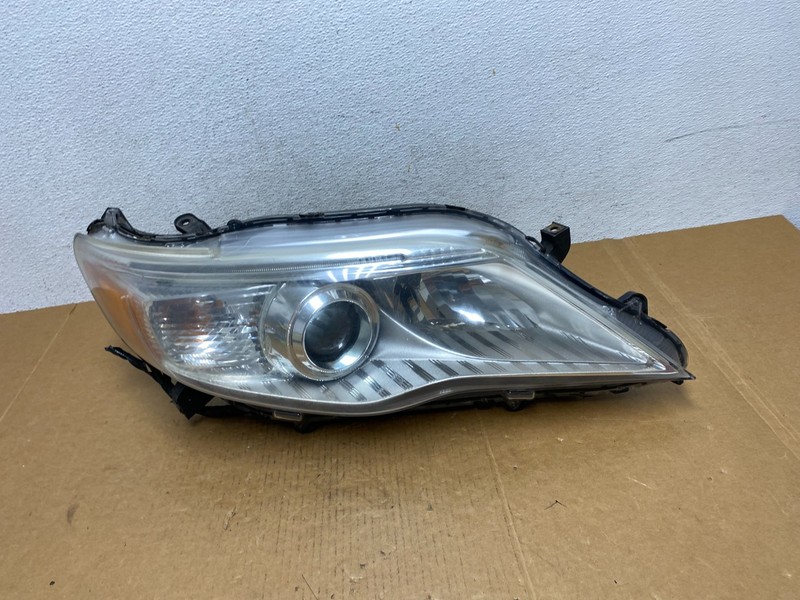 2011-2012 Toyota Avalon Right Passenger RH Halogen Headlight OEM AD9166 DG