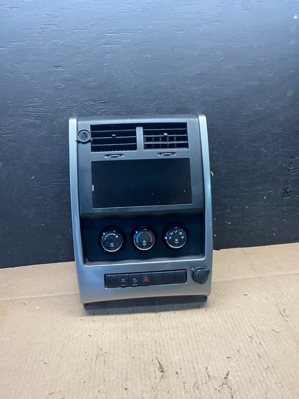 2008 to 2012 Jeep Liberty Dash Climate Temperature Control Radio BezelQ0834 DG