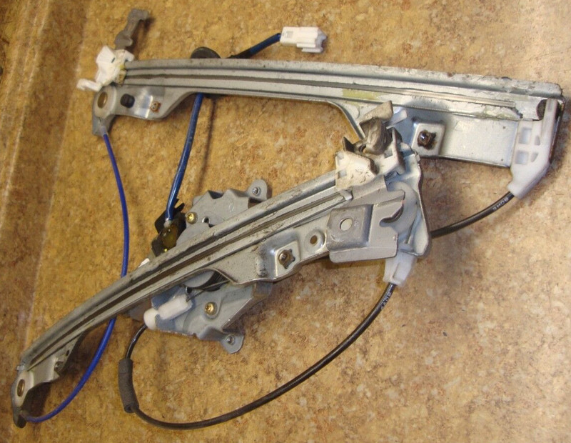 2005 Nissan Altima 2.5S 2.5 L S SL Passenger Inner Door Window Motor Regulator