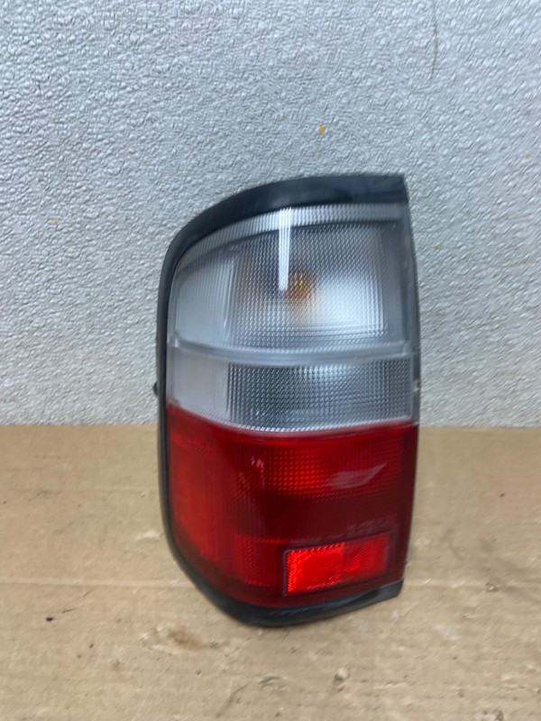 1997 to 2000 Infiniti QX4 Left Passenger LH Side Tail light AB4567 LK