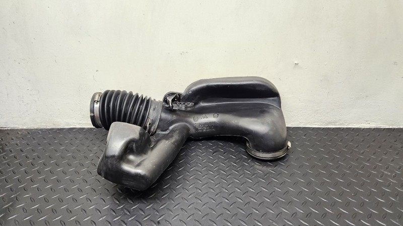 99-07 Chevrolet Silverado 5.3L Air Cleaner Outlet Duct (Option K47) OEM 15769060