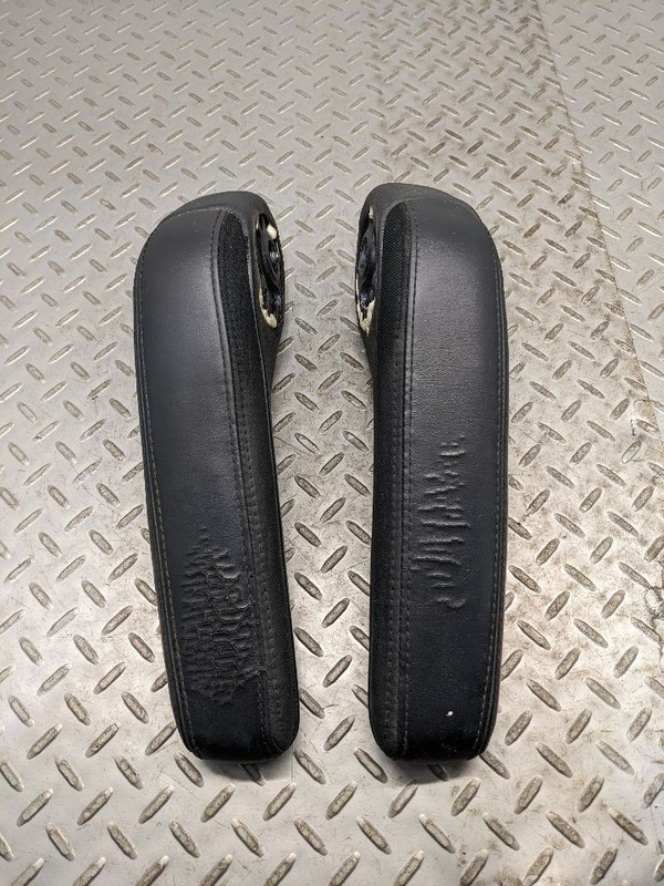2011-2019 GRAND CARAVAN TOWN & COUNTRY FRONT SEAT LH RH ARMREST SET BLACK OE