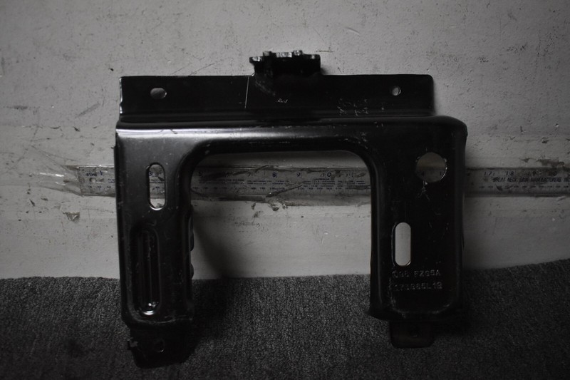2006-2014 FORD F150 FRONT METAL TRIM BRACKET FACTORY OEM