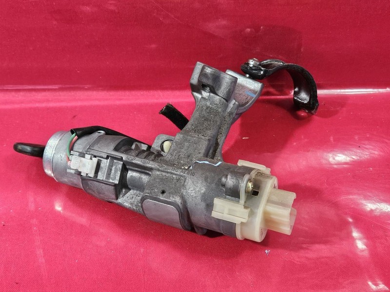 06-11 Hyundai Accent MANUAL TRANS Ignition Lock Cylinder Switch Housing w/ Key