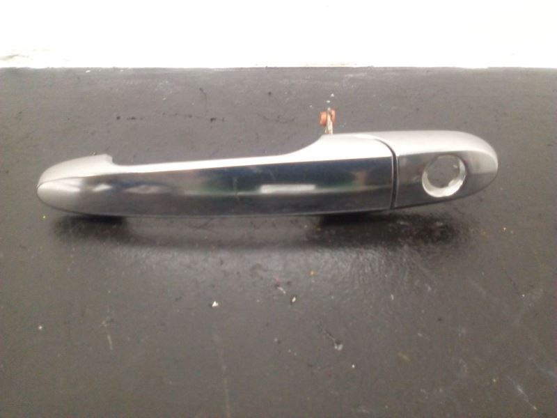 06-11 Buick Lucerne Front Left Driver Door Handle Chrome OEM 25947661