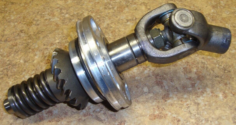 2000 Yamaha XVS650 XVS 650 A V Star Engine Middle Shaft Drive U Joint Yoke Gear