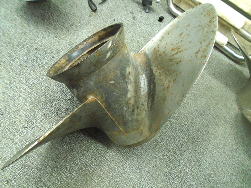 JOHNSON/EVINRUDE OMC STAINLESS PROPELLER 389925 RIGHT HAND 15 DIA X 16P