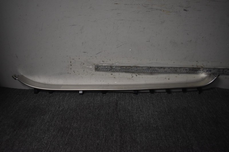 BENTLEY STEP MOLDING TRIM LEFT SIDE FACTORY OEM