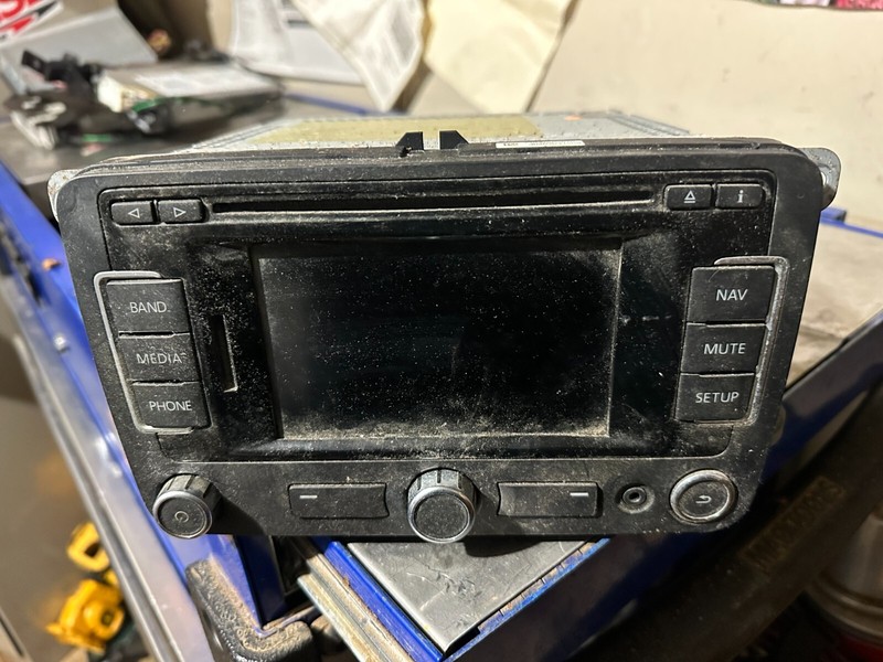 12-16 JETTA BEETLE GOLF PASSAT OEM RADIO STEREO NAVIGATION RECEIVER 1K0035274B