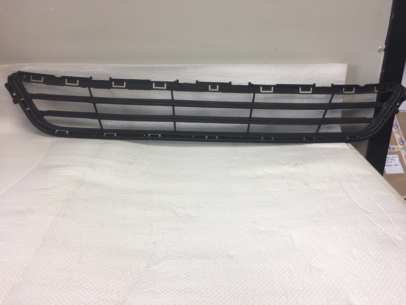 Ford Focus 13 14 15 DS7317B968 Front Bumper Lower Grille Grill OEM Used