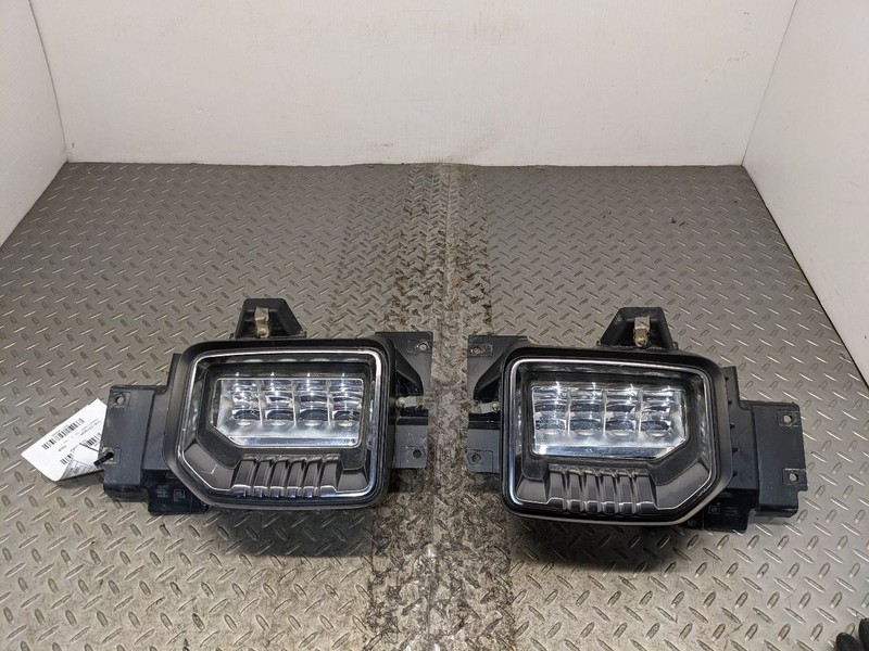 2020-2023 Silverado Sierra 1500 2500 3500 Fog Lights w/Dark Chrome Bezel 1185866