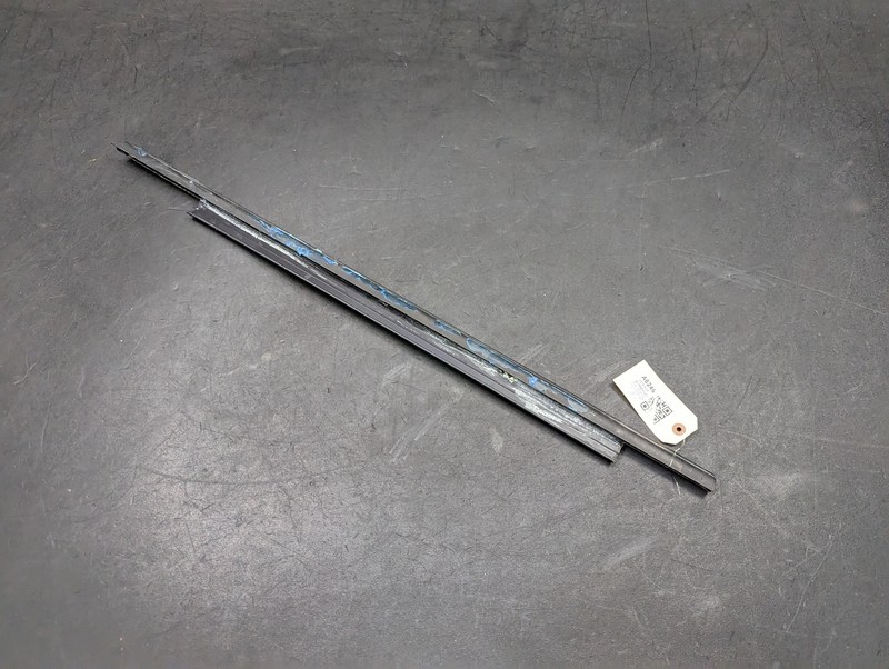 Rear Right Door Window Belt Molding 2018 Audi Q3 8U08537642ZZ 2015 2016 2017