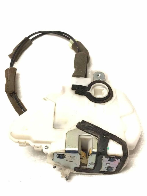 2010 Accord Front RH Passenger Side Door Latch Assembly Part# 72110TA0A01