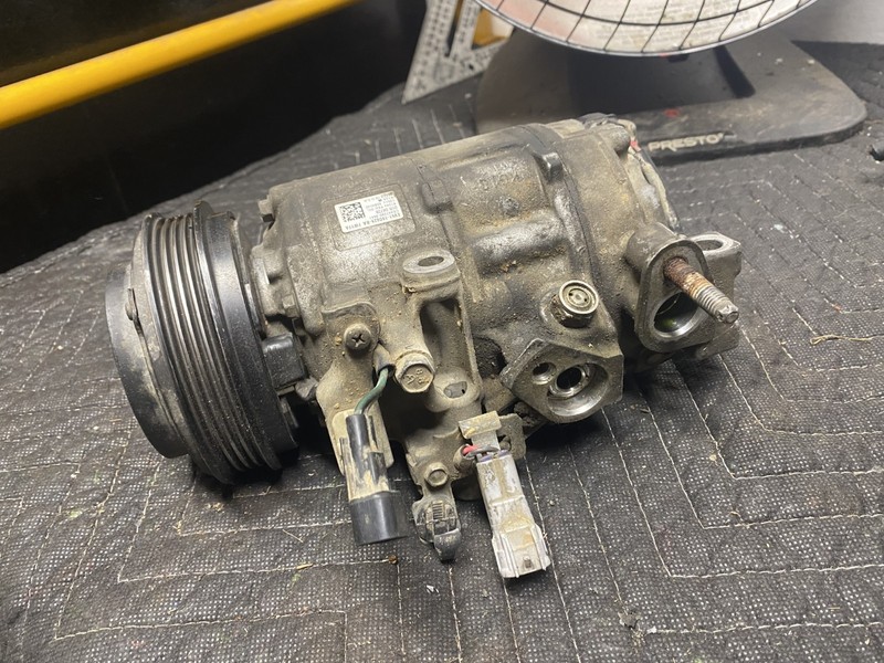 2014 Ford Focus A/C Compressor EV61-19D629-BA OEM