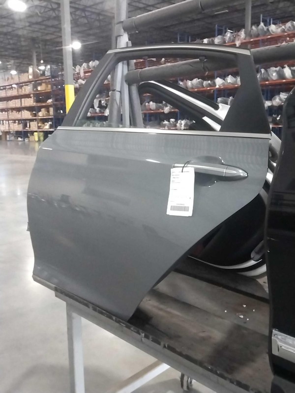 2015 Hyundai Genesis Left Rear Door Grey 557370 122K Miles OEM Used