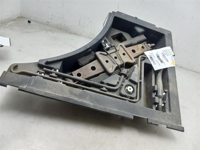 12 LEXUS RX450H JACK AND TOOL KIT