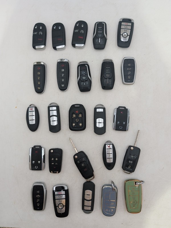 Lot Of 25 Random Pre-Owned Car Key Fobs - See Photos