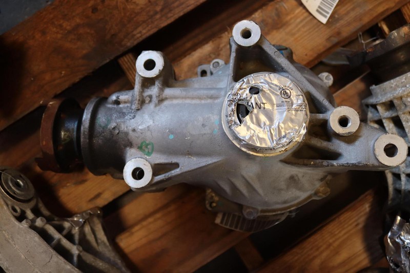 2015-2018 CADILLAC ATS FRONT AXLE CARRIER DIFF DIFFERENTIAL OEM