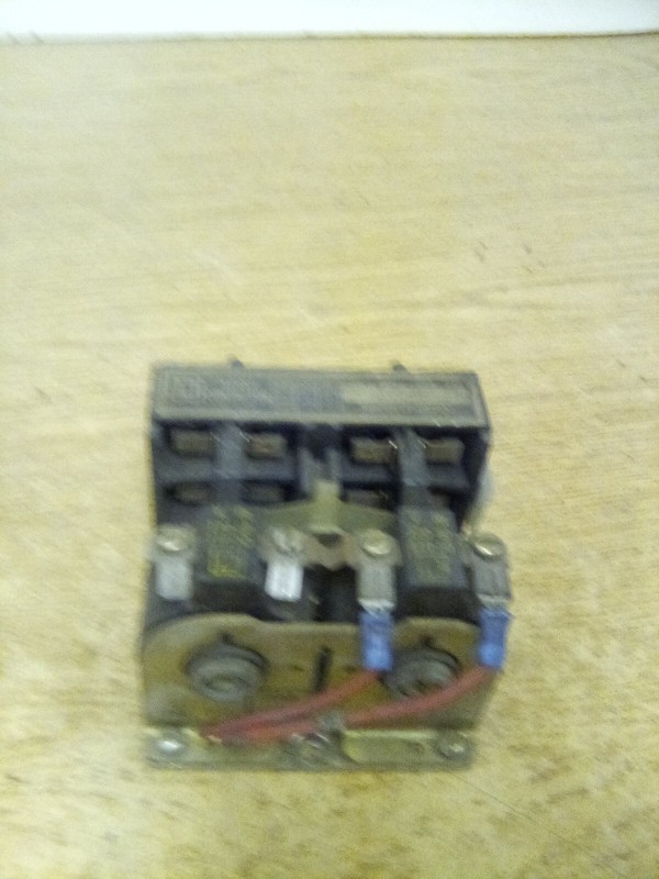 Square D Hoist Contactor Class 8965 R01S2 Series C