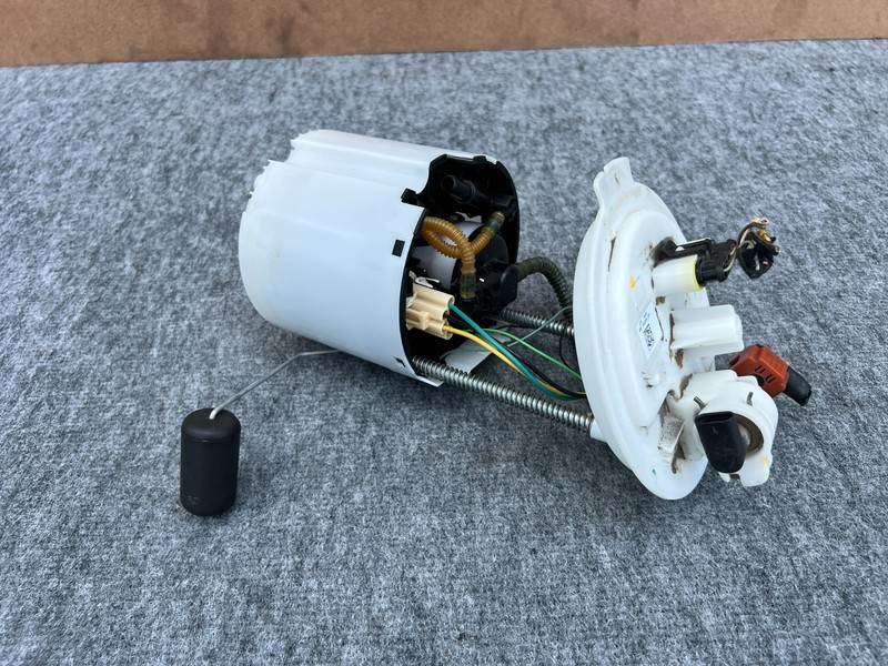 GENESIS G70 2019-2026 OEM FUEL PUMP WITH LEVEL SENSOR 3.3L ASSEMBLY