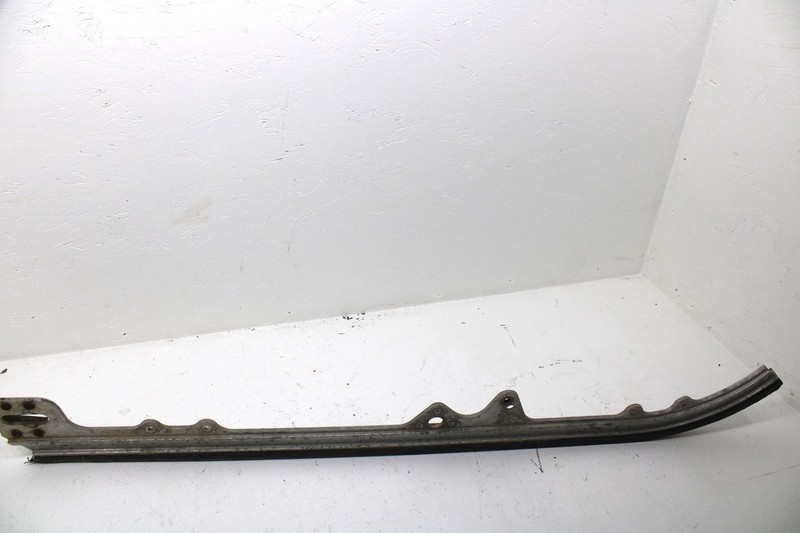 1987 Yamaha Srv Oem Right Skid Rail 88R-W4741-00-00 SY131