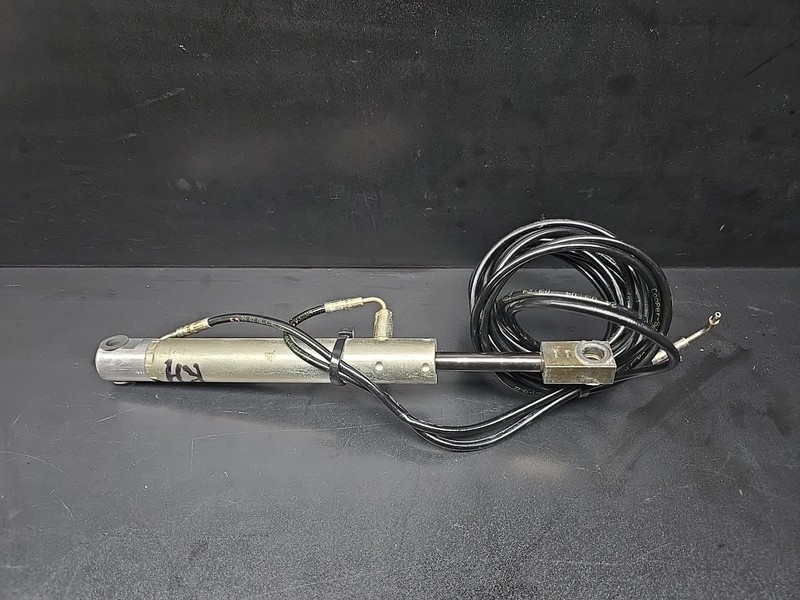 03-12 Mercedes R230 SL500 SL55 Convertible Top Main Drive Lift Cylinder Right