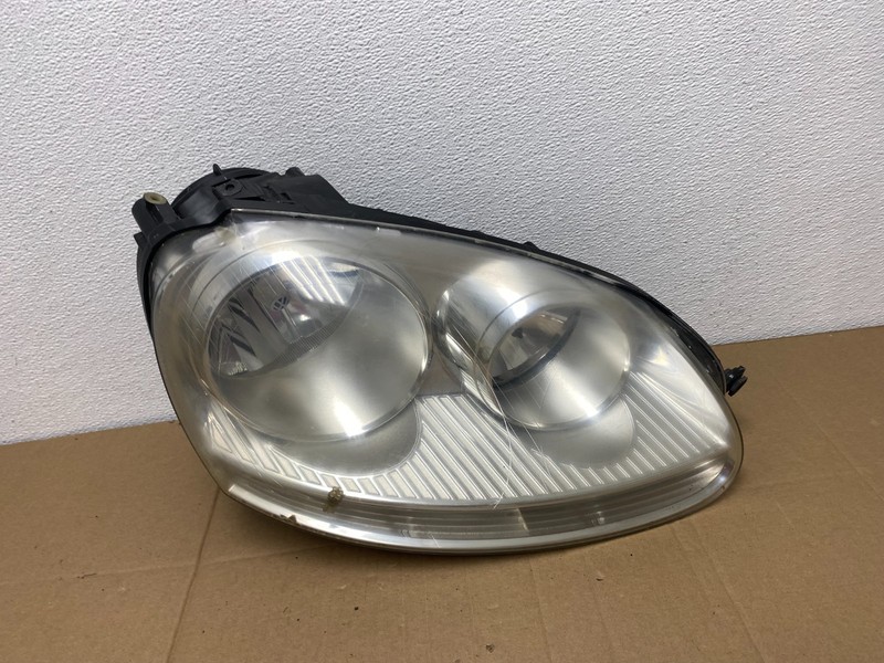 2005 - 2010 Volkswagen Jetta Right Passenger RH Side Headlight Halogen AB8028 DW