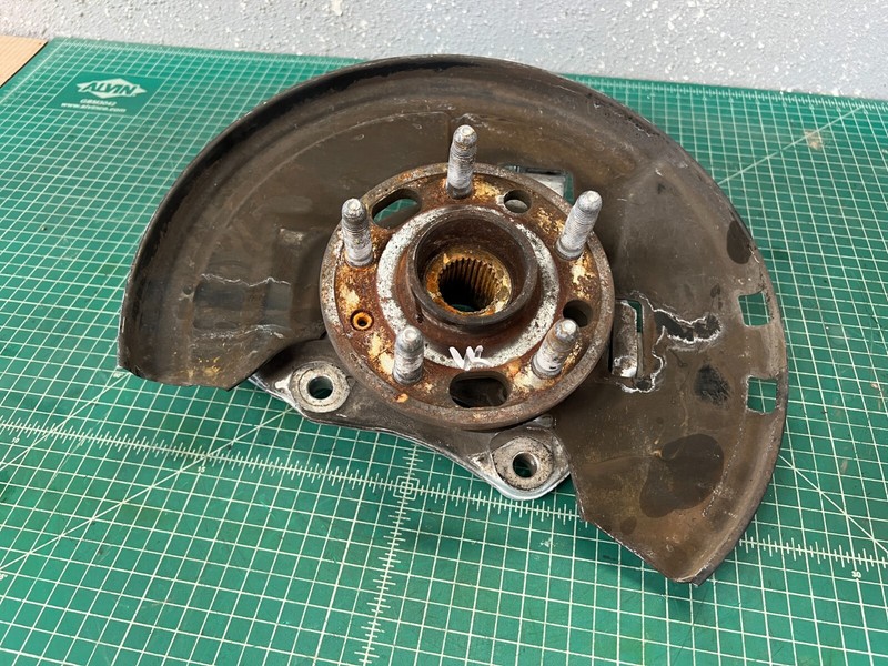 13-19 Cadillac XTS FRONT LEFT DRIVER SIDE SPINDLE KNUCKLE W/ HUB OEM