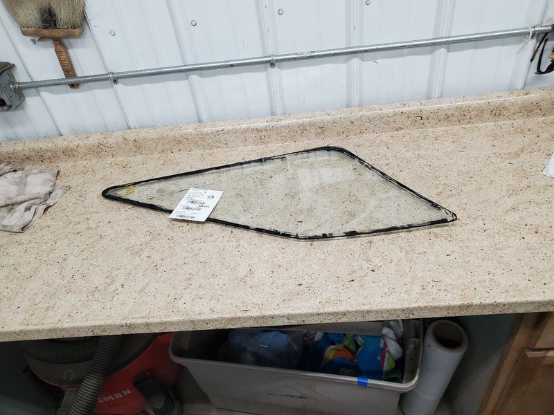 Passenger Quarter Glass Lesabre 2 Door Stationary Fits 74-76 BUICK 307307