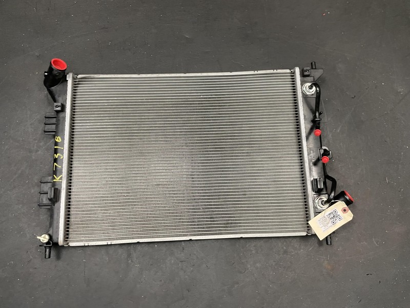 Engine Radiator 2018 Kia Soul 25310-B2050 2014 2015 2016 2017 2019