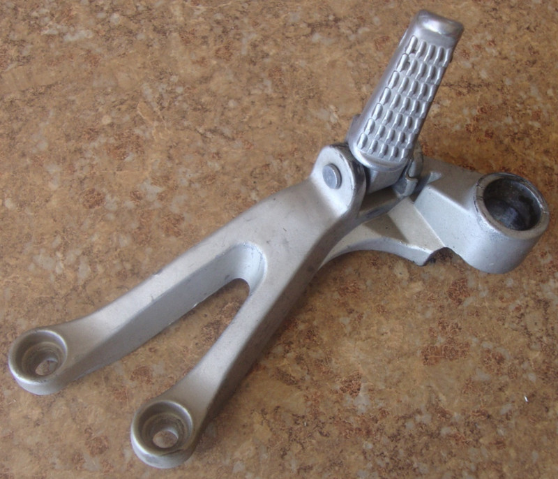 2002 Kawasaki Ninja ZX600 ZX 600 ZX600J J1 Right Rear Foot Peg Rest Pedal M10