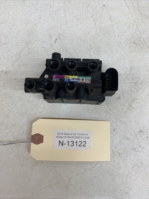 ⚡️16-20 TESLA S X AIR SUSPENSION MAIN SOLENOID CONTROL VALVE BLOCK 13122 B61