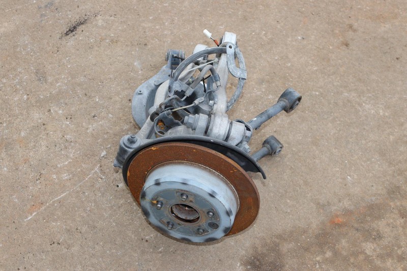 2014-2015 LEXUS IS250 RWD SEDAN REAR RIGHT SPINDLE KNUCKLE W/ CONTROL ARMS OEM