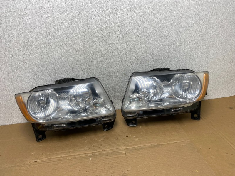 2011-2013 Jeep Grand Cherokee Left+Right Halogen Headlights AD3826 DW