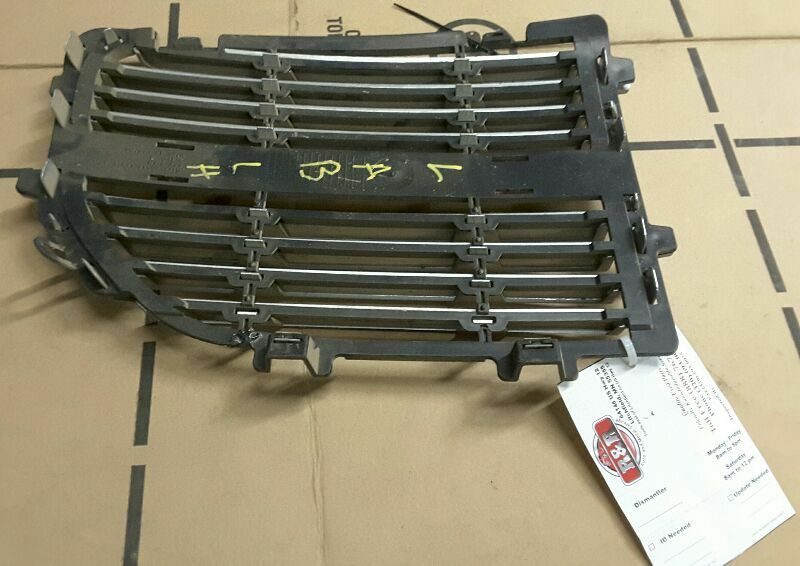 Driver Left Grille Excluding SRT8 Chrome Bar Trim Fits 05-07 MAGNUM 60583