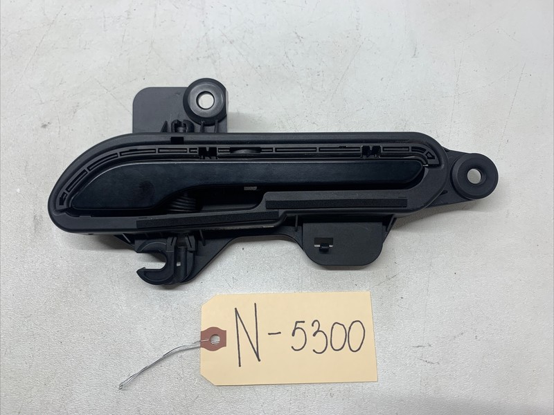 20-23 TESLA MODEL 3/Y DOOR HANDLE LH DRIVER 1528114-00-D N-5300 B41