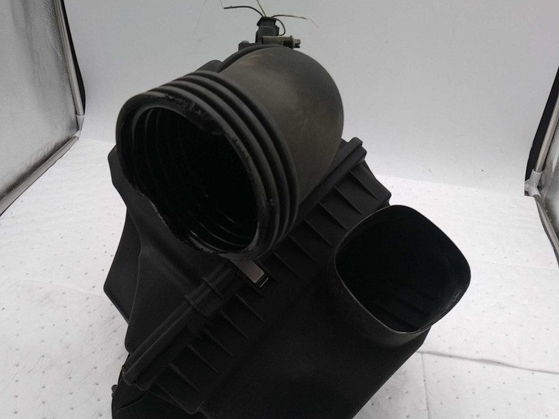 2015 BMW X1 Air Cleaner Assembly OEM 13717588280 Used Black 105K Miles