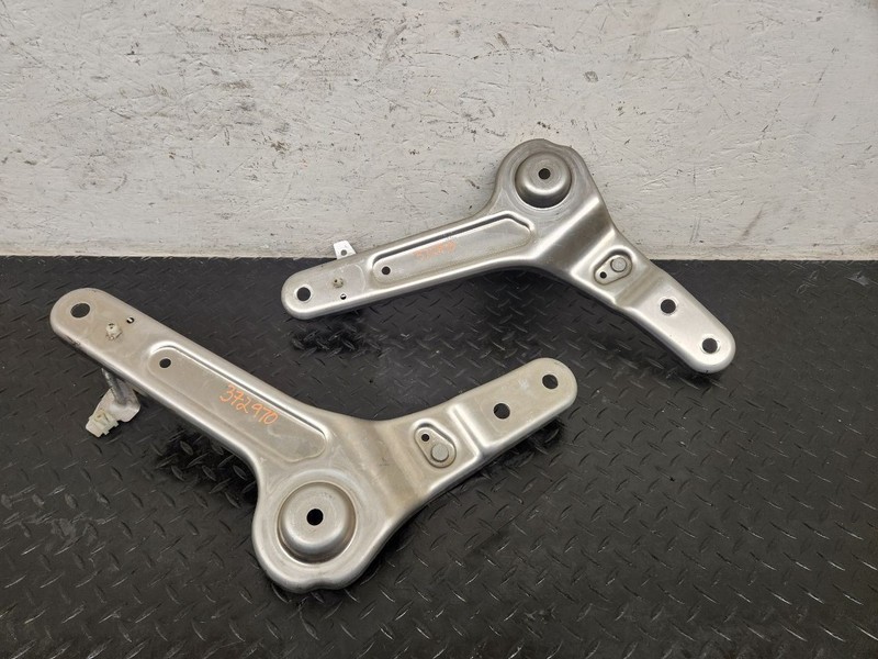 18-25 BNW X3 Rear Frame Reinforcement Brackets Pair OEM 33-30-8-857-915