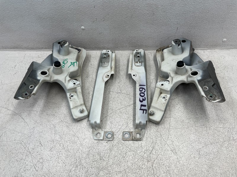 18 19 20 21 22 Volvo XC60 Front Left Right Fender Mount Bracket Set 1603 OEM